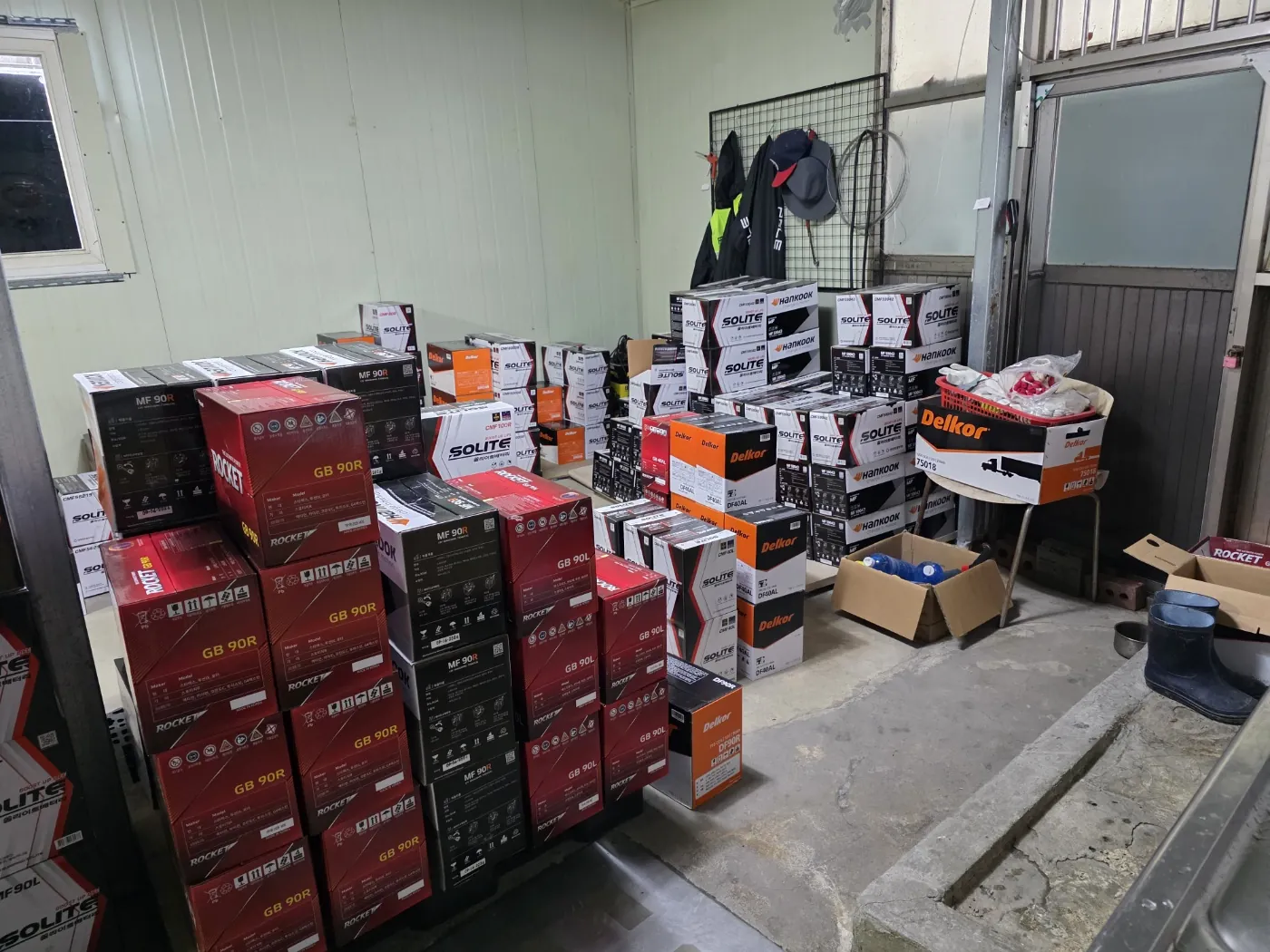 자동차 배터리 브랜드와 규격별 재고 사진 4